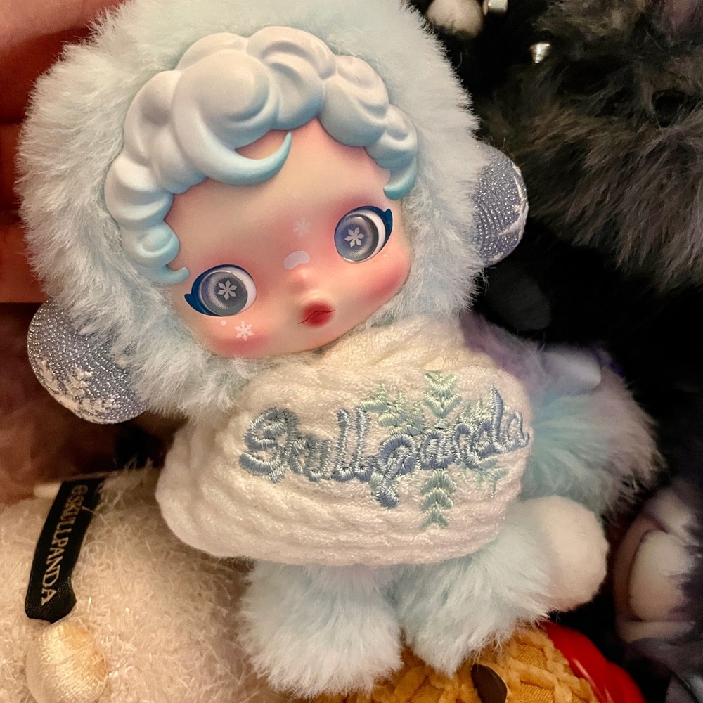 SKULLPANDA Winter Symphony Plush Pendant | Song of Snow